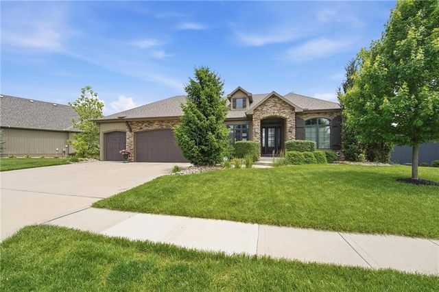 906 Creekmoor Drive, Raymore, MO 64083