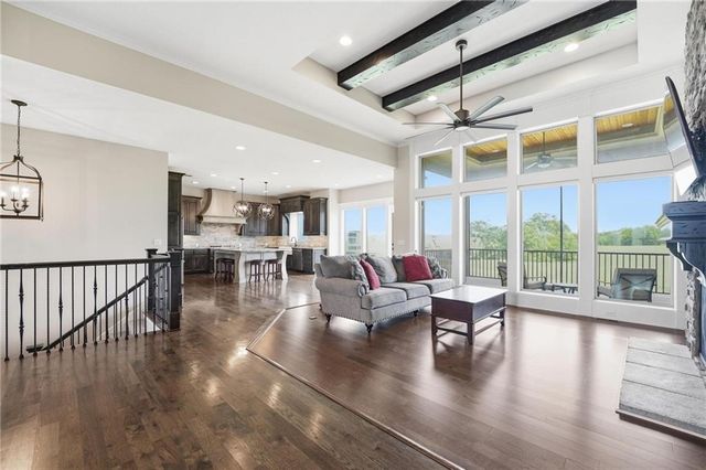 906 Creekmoor Drive, Raymore, MO 64083
