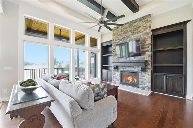 906 Creekmoor Drive, Raymore, MO 64083