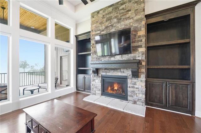 906 Creekmoor Drive, Raymore, MO 64083
