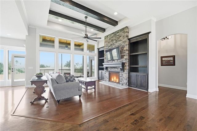 906 Creekmoor Drive, Raymore, MO 64083