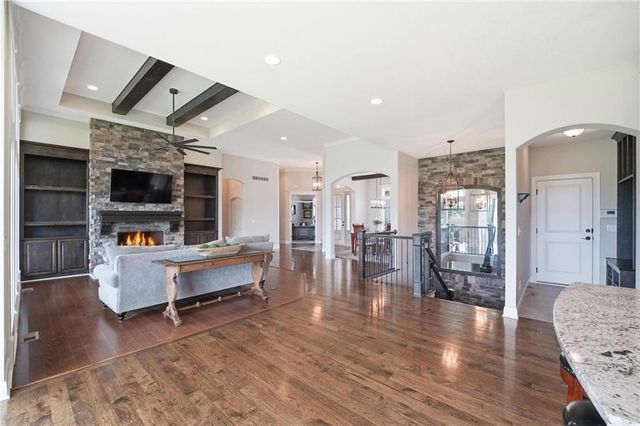 906 Creekmoor Drive, Raymore, MO 64083