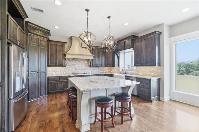 906 Creekmoor Drive, Raymore, MO 64083