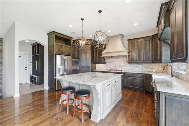 906 Creekmoor Drive, Raymore, MO 64083