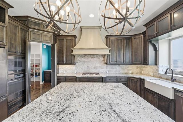 906 Creekmoor Drive, Raymore, MO 64083
