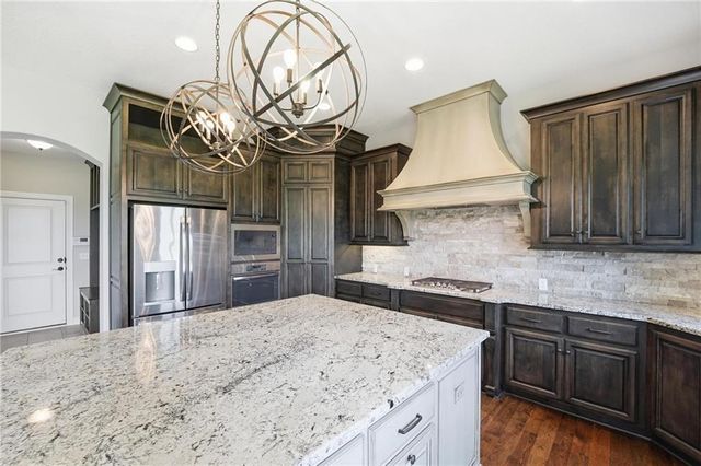 906 Creekmoor Drive, Raymore, MO 64083