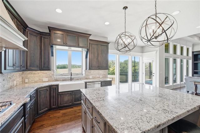 906 Creekmoor Drive, Raymore, MO 64083