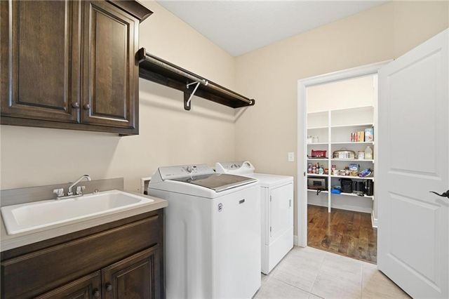 906 Creekmoor Drive, Raymore, MO 64083