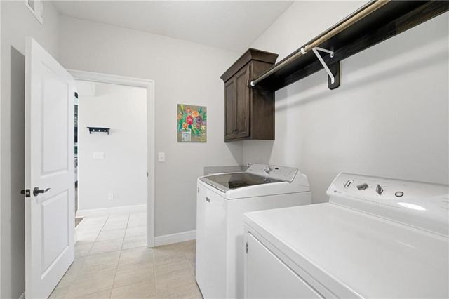 906 Creekmoor Drive, Raymore, MO 64083