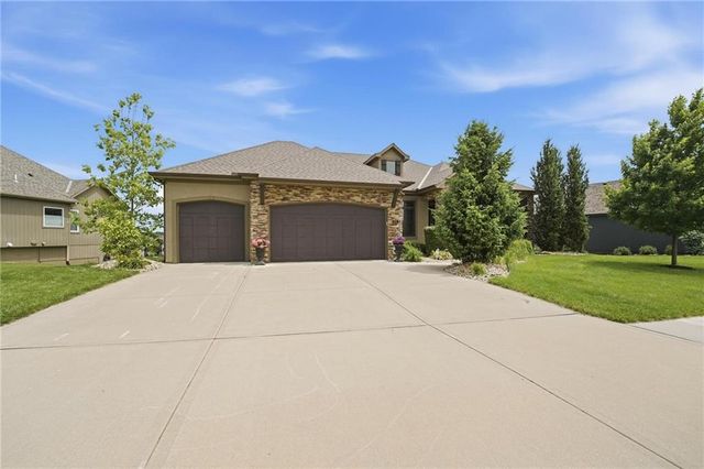 906 Creekmoor Drive, Raymore, MO 64083