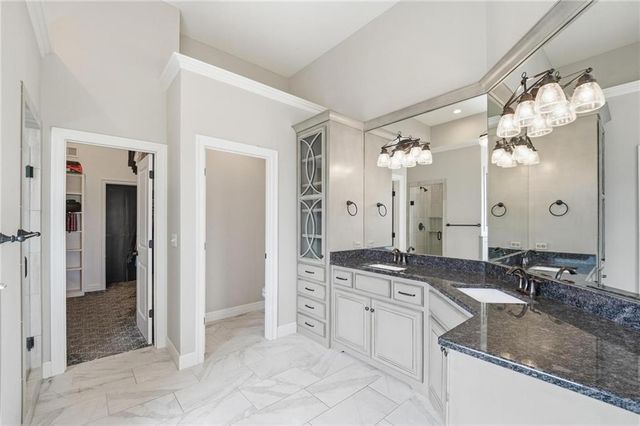 906 Creekmoor Drive, Raymore, MO 64083