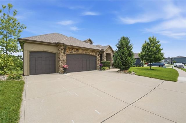 906 Creekmoor Drive, Raymore, MO 64083