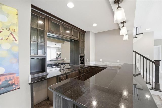 906 Creekmoor Drive, Raymore, MO 64083