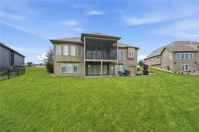 906 Creekmoor Drive, Raymore, MO 64083