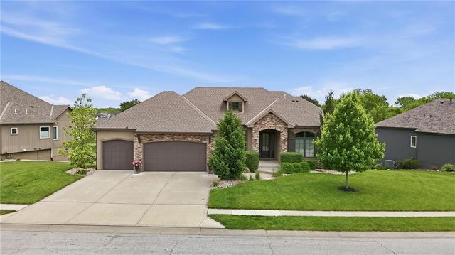 906 Creekmoor Drive, Raymore, MO 64083