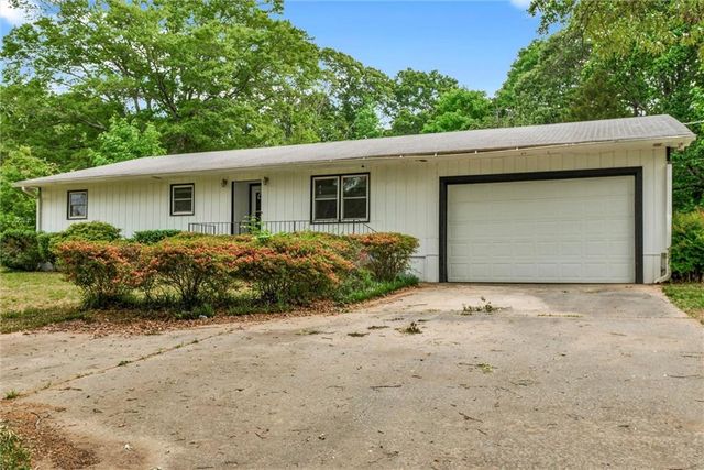 6174 Lower Dixie Lake Road, Union City, GA 30291