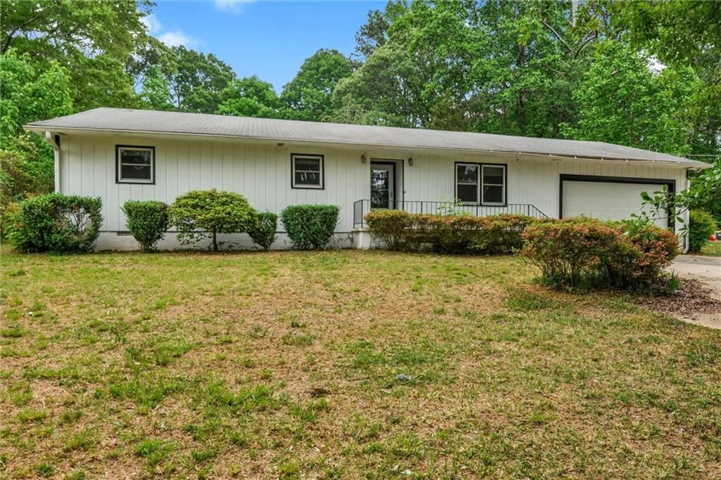 6174 Lower Dixie Lake Road, Union City, GA 30291