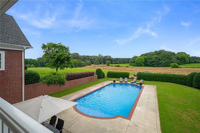 367 School House NE Road, Calhoun, GA 30701