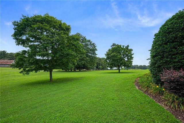 367 School House NE Road, Calhoun, GA 30701