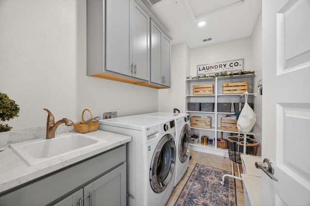 8769 Minor Ct, Elk Grove, CA 95757
