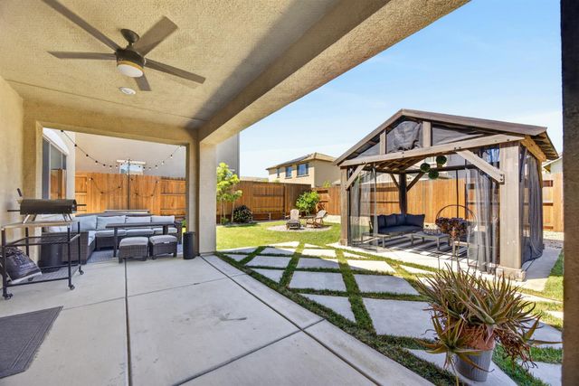 8769 Minor Ct, Elk Grove, CA 95757