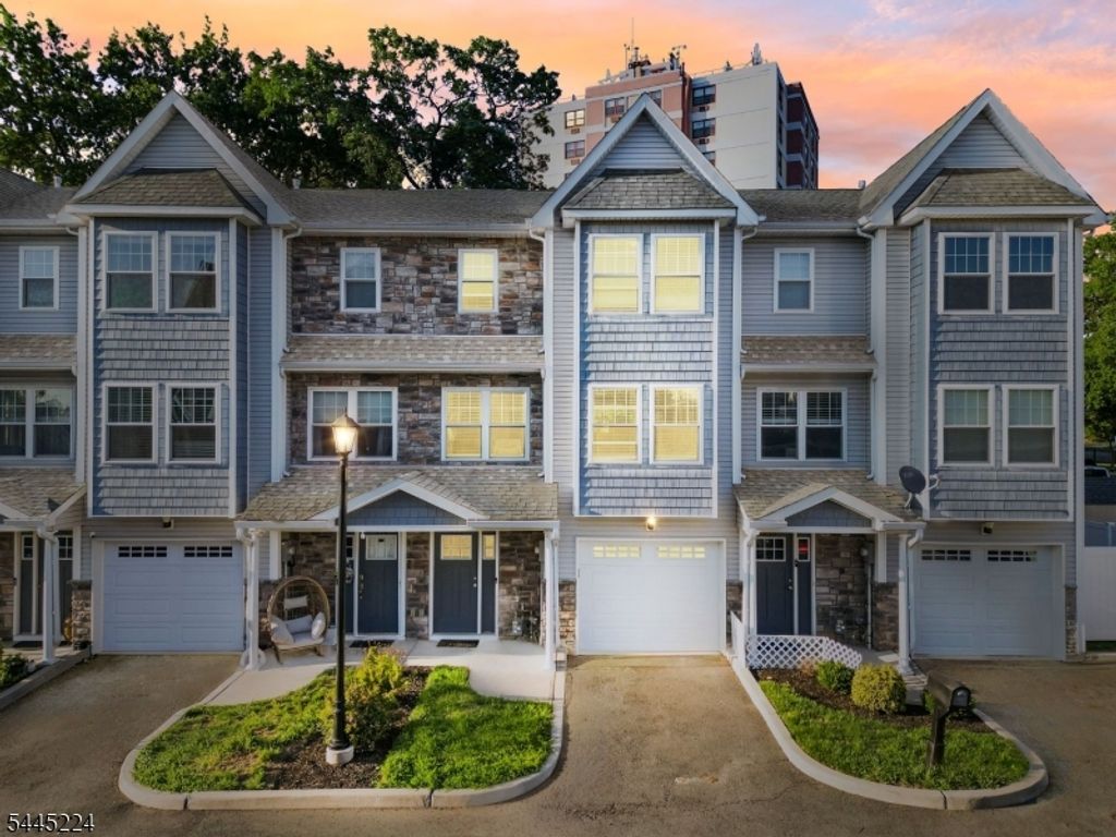 322 Mcguire Pl, Perth Amboy City, NJ 08861 — exterior