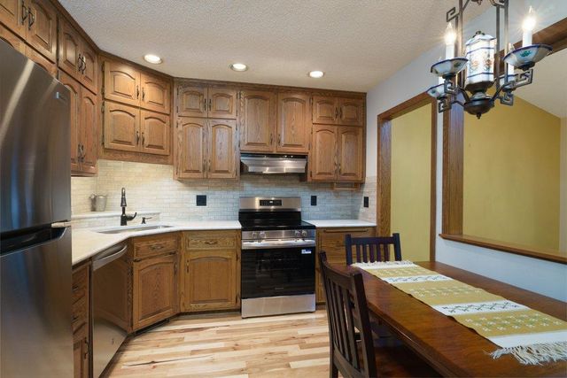 563 Sterling Street S, Maplewood, MN 55119