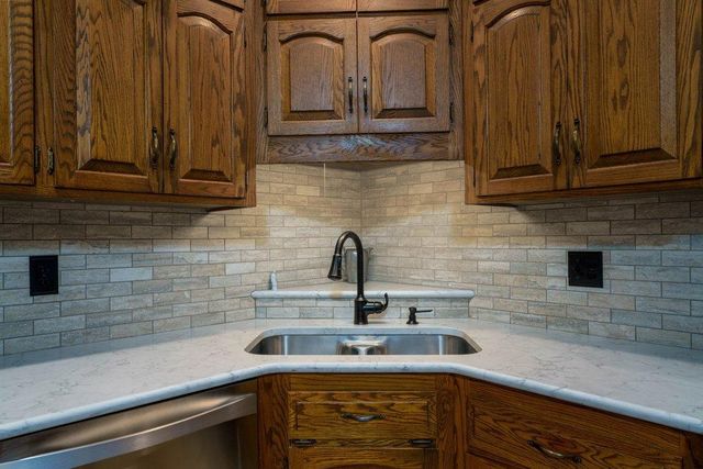 563 Sterling Street S, Maplewood, MN 55119