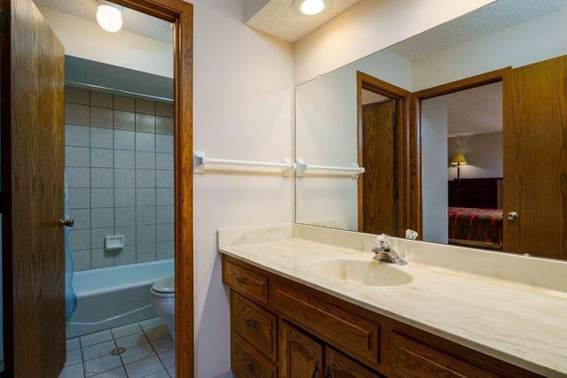 563 Sterling Street S, Maplewood, MN 55119
