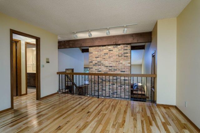 563 Sterling Street S, Maplewood, MN 55119