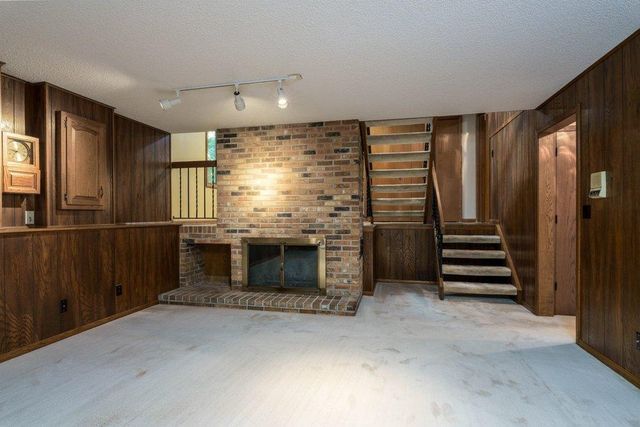 563 Sterling Street S, Maplewood, MN 55119