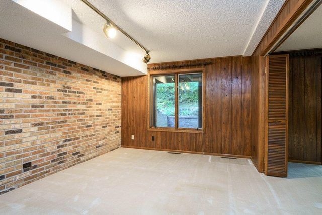 563 Sterling Street S, Maplewood, MN 55119
