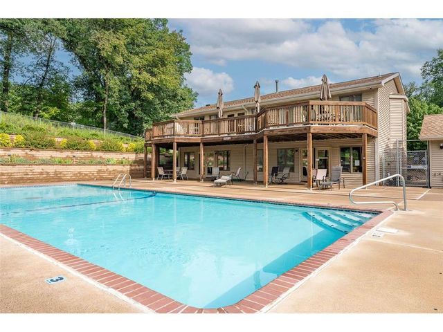 563 Sterling Street S, Maplewood, MN 55119