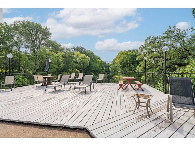 563 Sterling Street S, Maplewood, MN 55119