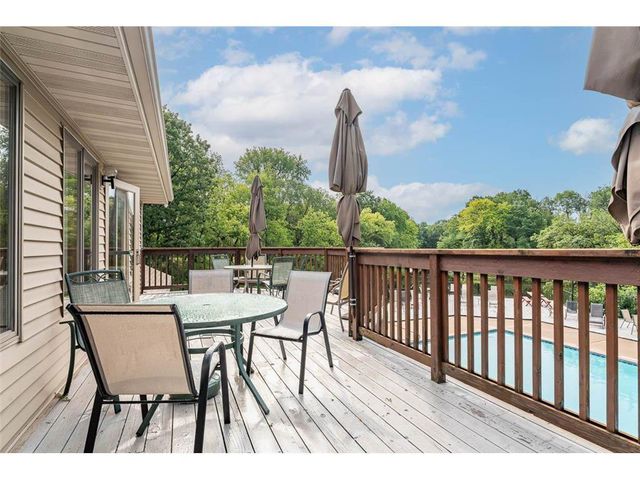 563 Sterling Street S, Maplewood, MN 55119