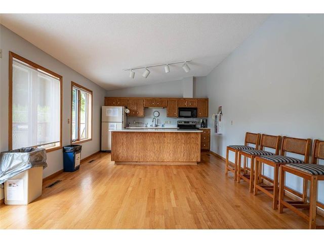 563 Sterling Street S, Maplewood, MN 55119