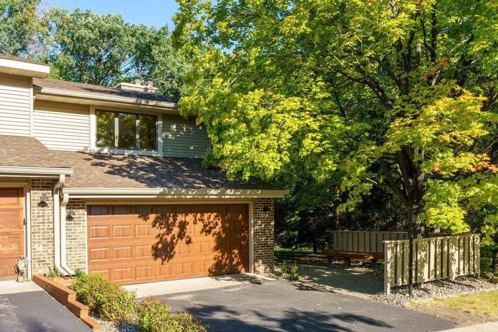 563 Sterling Street S, Maplewood, MN 55119
