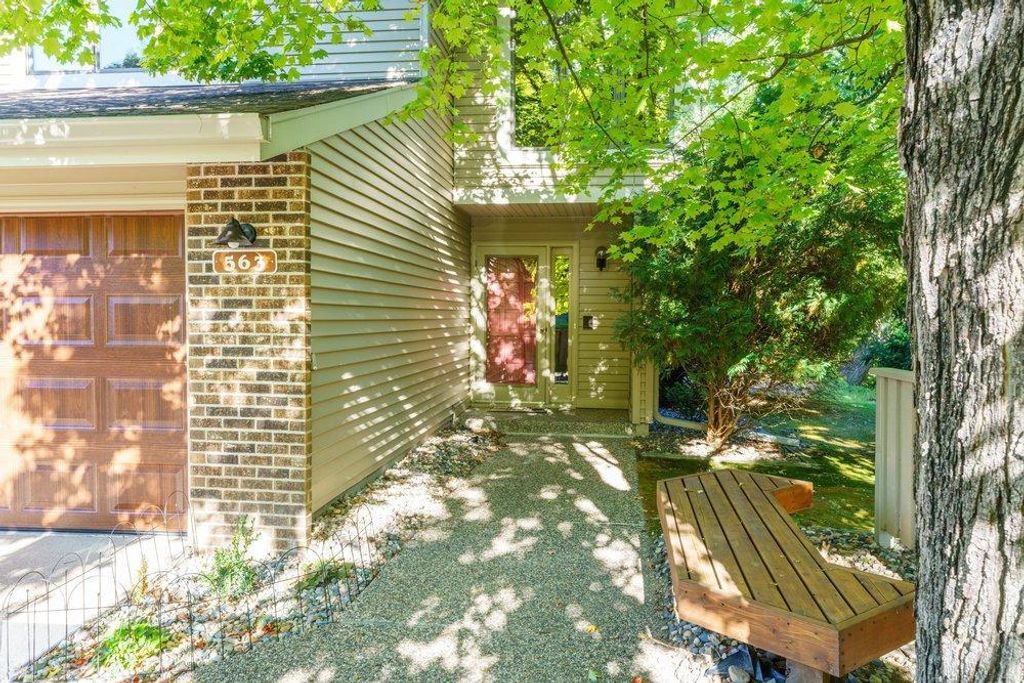 563 Sterling Street S, Maplewood, MN 55119 — photo 2