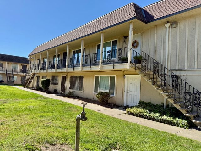 2420 Oxford Way #F17, Stockton, CA 95204