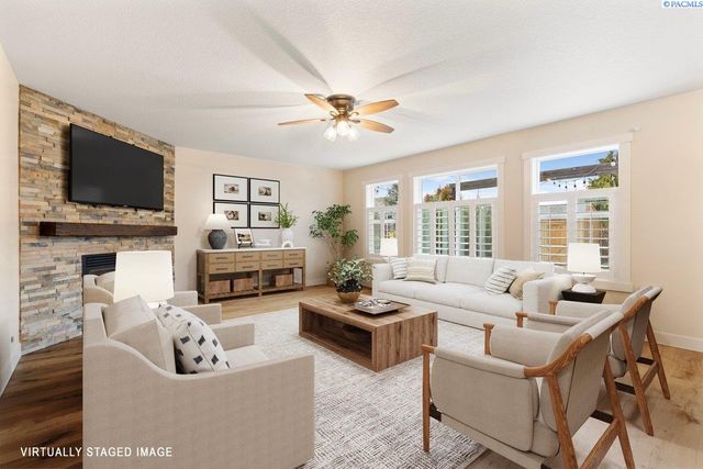 1708 W 31st Ave, Kennewick, WA 99337