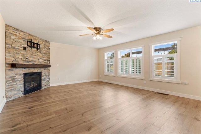 1708 W 31st Ave, Kennewick, WA 99337