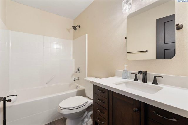 1708 W 31st Ave, Kennewick, WA 99337