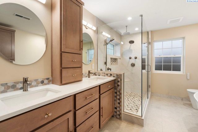 1708 W 31st Ave, Kennewick, WA 99337