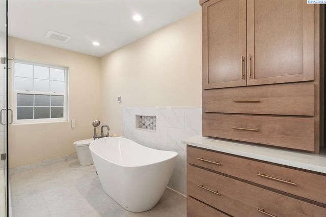 1708 W 31st Ave, Kennewick, WA 99337