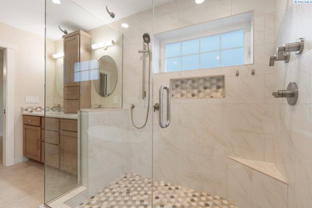 1708 W 31st Ave, Kennewick, WA 99337