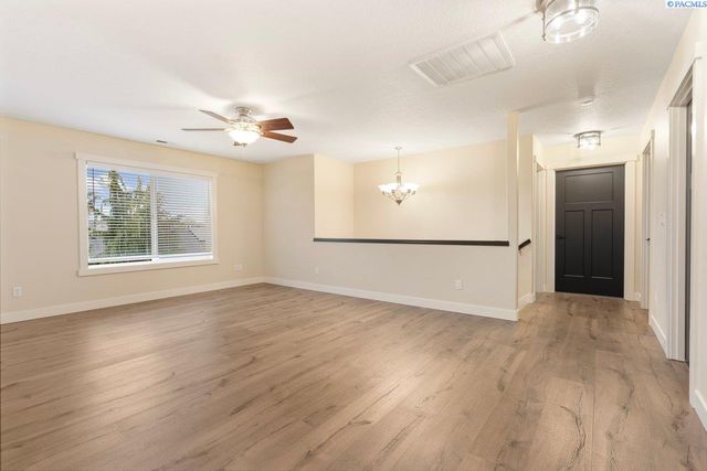 1708 W 31st Ave, Kennewick, WA 99337