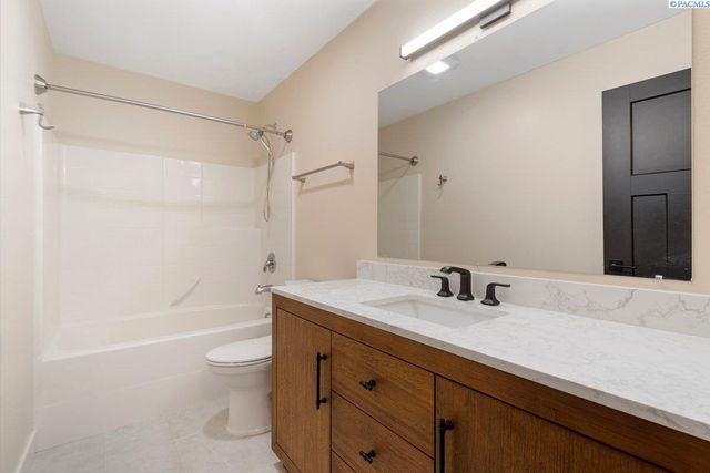 1708 W 31st Ave, Kennewick, WA 99337