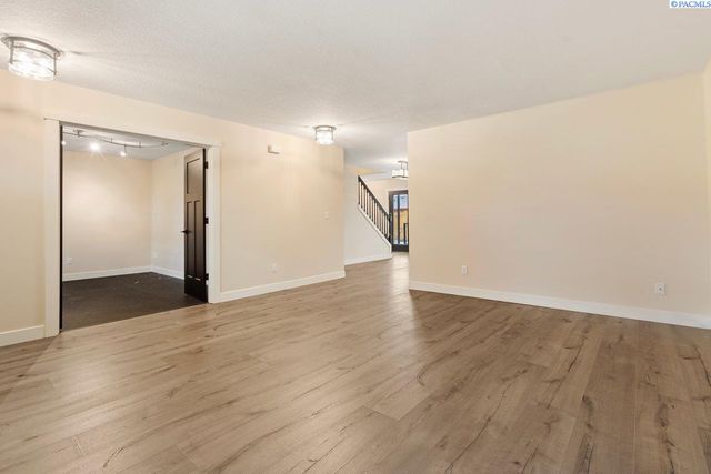 1708 W 31st Ave, Kennewick, WA 99337