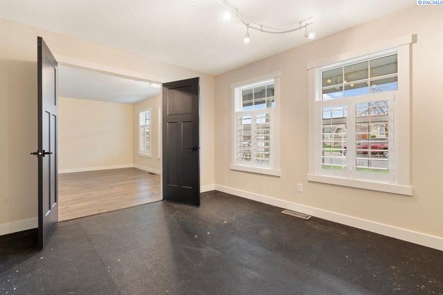 1708 W 31st Ave, Kennewick, WA 99337