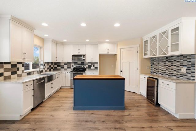 1708 W 31st Ave, Kennewick, WA 99337